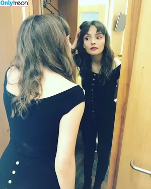 Lauren Mayberry / laurenevemayberry nude photo #0938