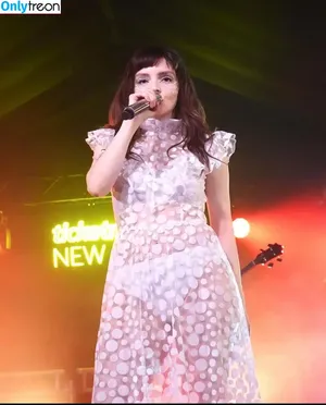 Lauren Mayberry / laurenevemayberry nude photo #0950