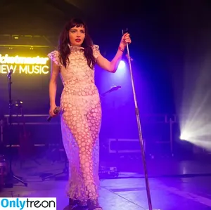 Lauren Mayberry / laurenevemayberry nude photo #0960