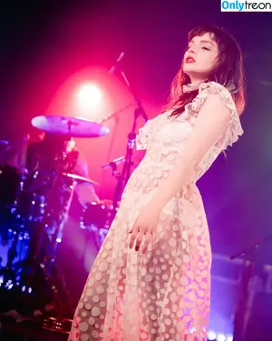 Lauren Mayberry / laurenevemayberry nude photo #0978