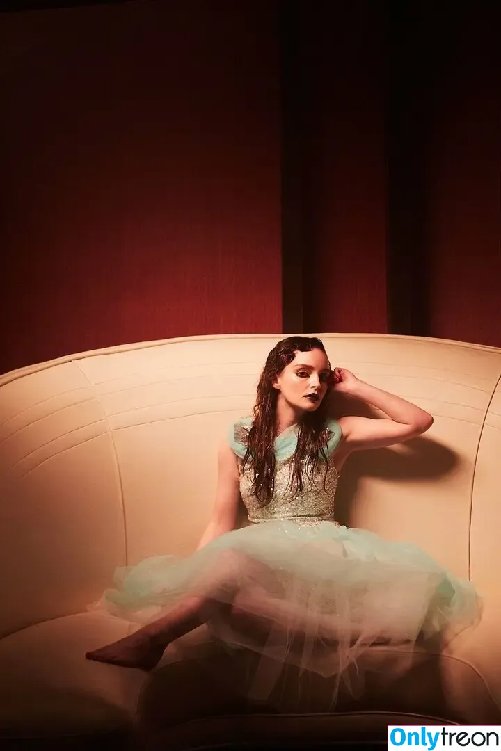 Lauren Mayberry nude photo #0217 (laurenevemayberry)