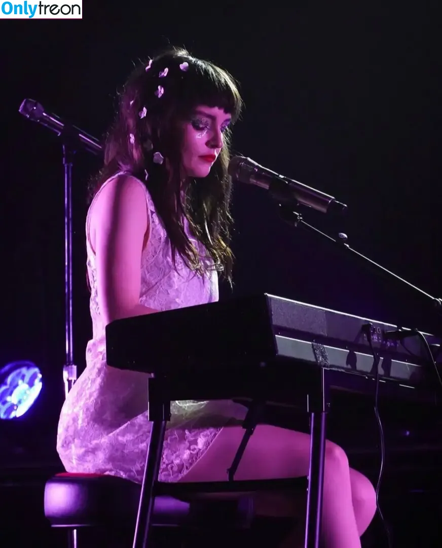Lauren Mayberry nude photo #0222 (laurenevemayberry)