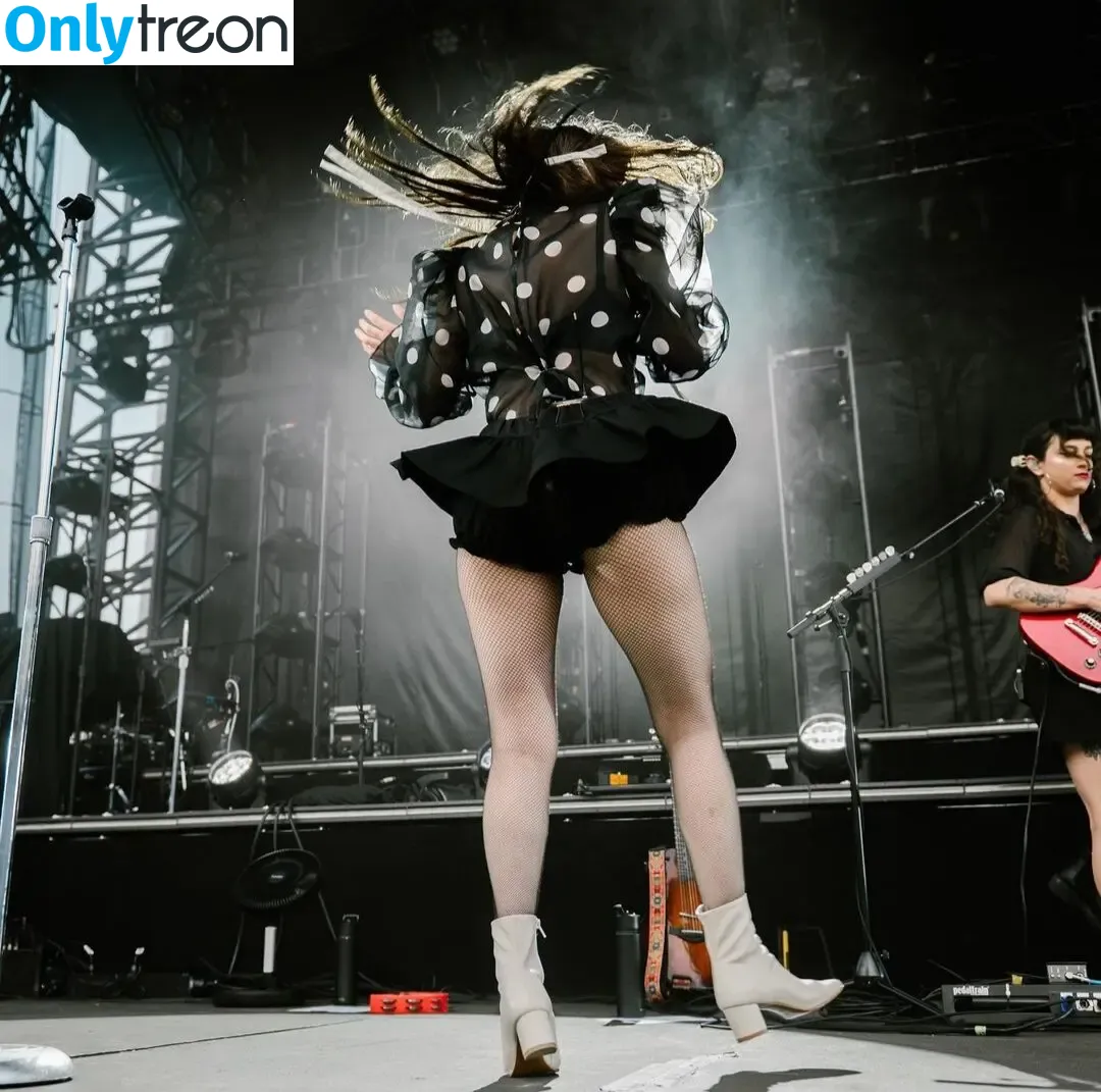 Lauren Mayberry nude photo #0247 (laurenevemayberry)
