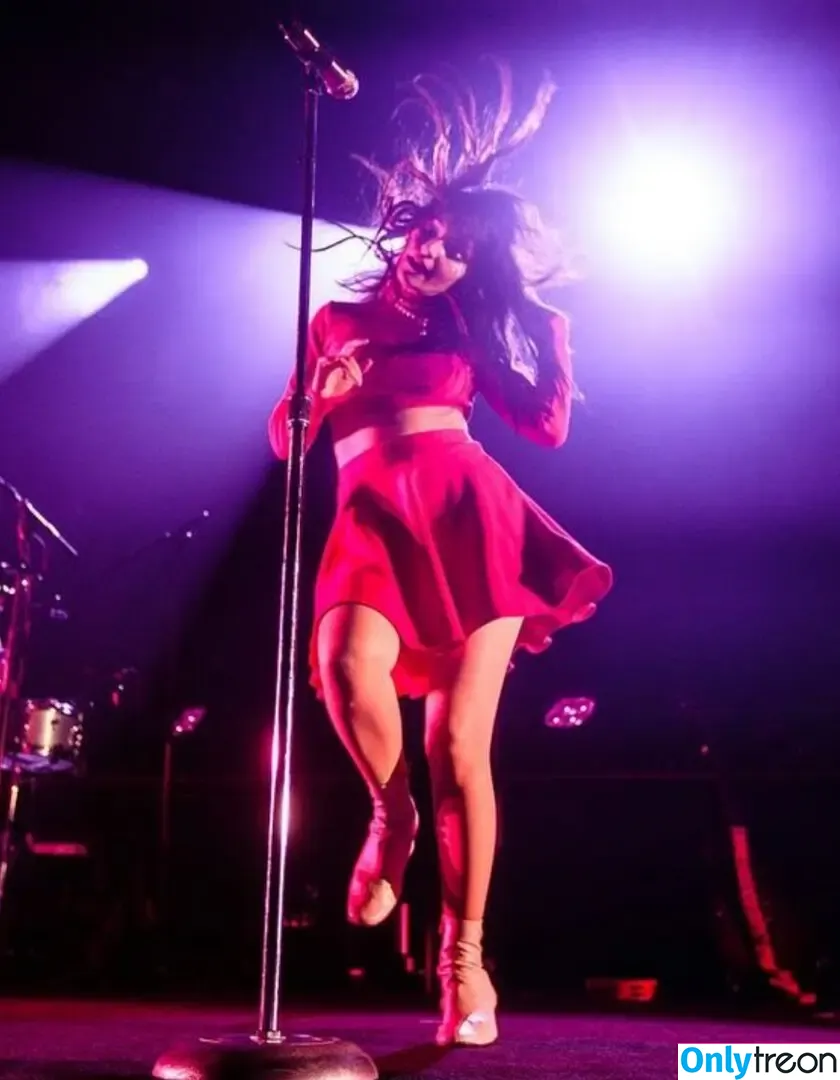Lauren Mayberry nude photo #0254 (laurenevemayberry)