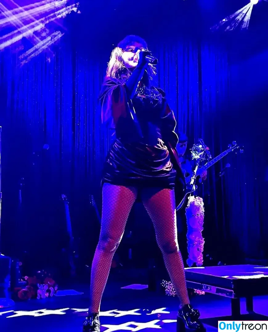 Lauren Mayberry nude photo #0276 (laurenevemayberry)
