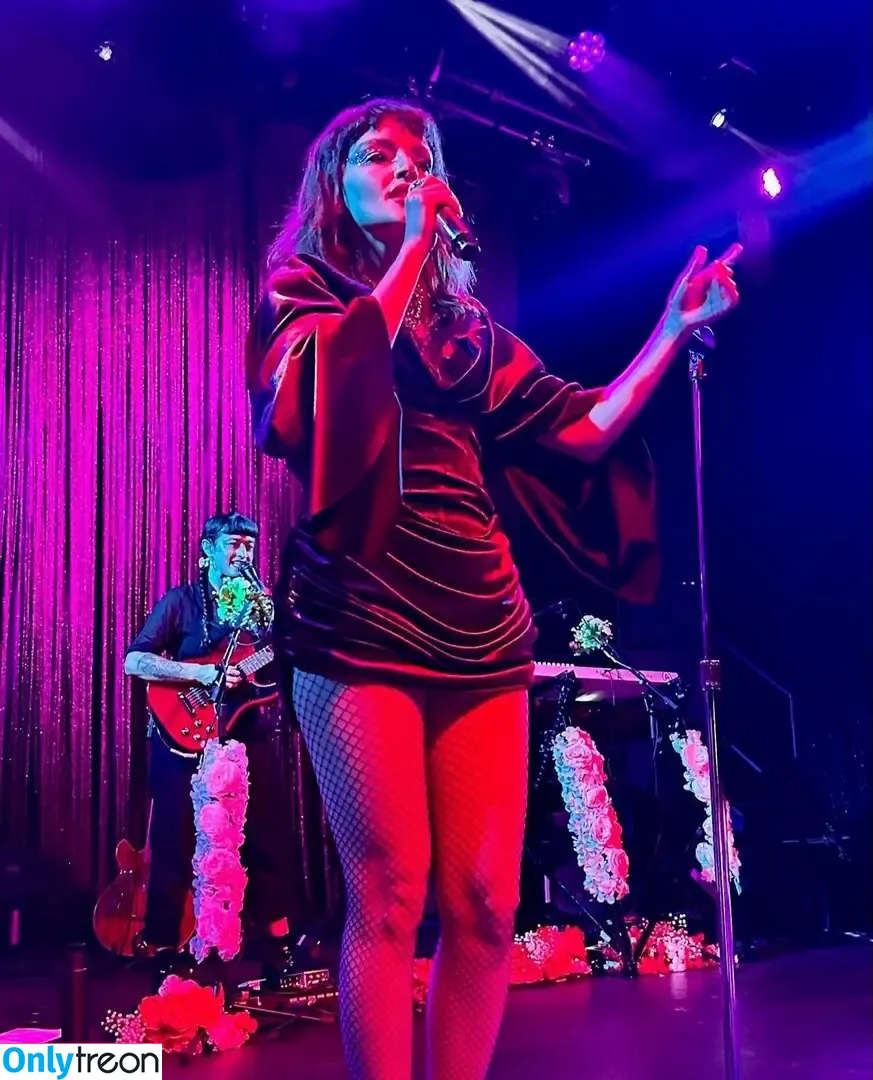 Lauren Mayberry nude photo #0277 (laurenevemayberry)