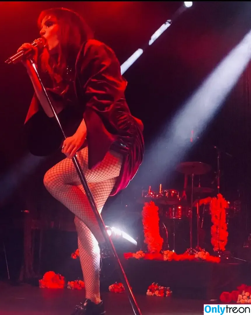 Lauren Mayberry nude photo #0283 (laurenevemayberry)