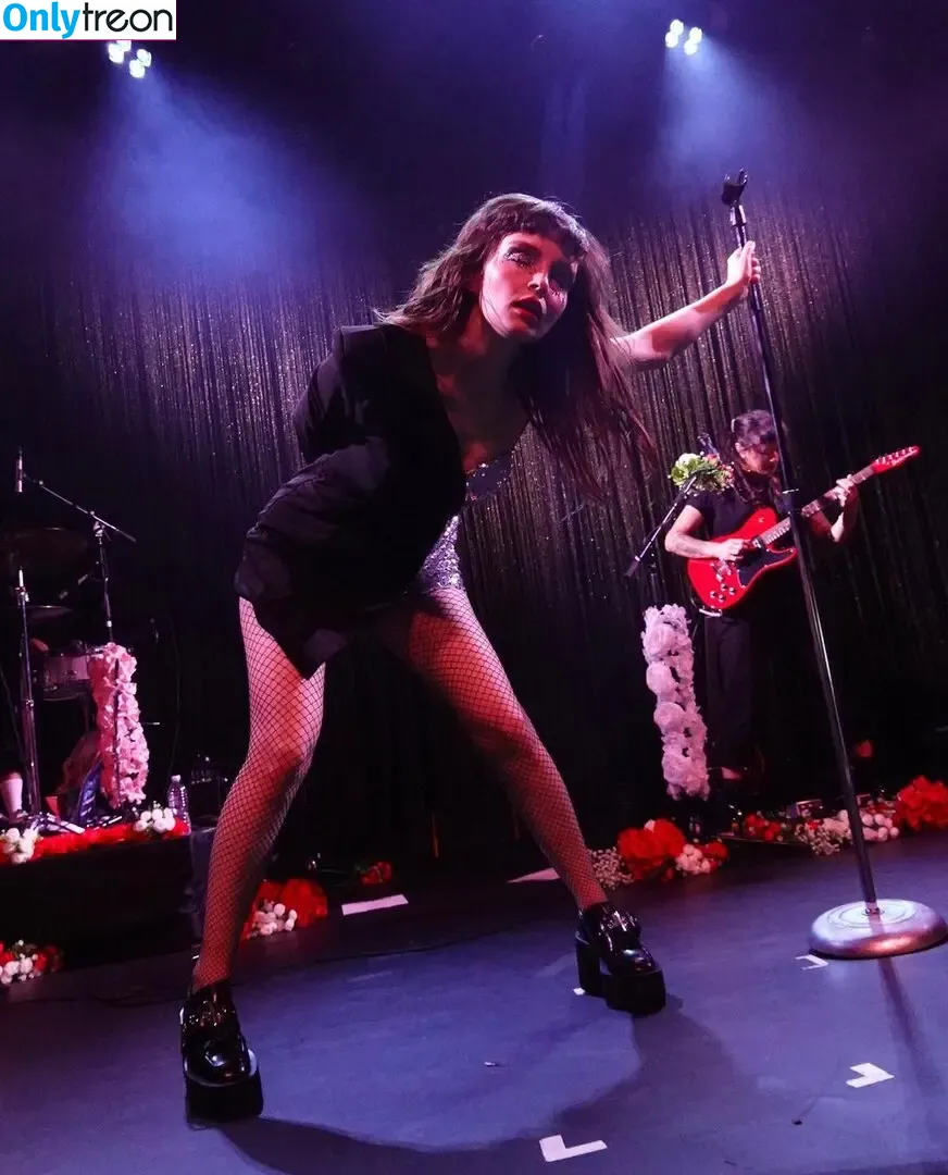 Lauren Mayberry nude photo #0292 (laurenevemayberry)