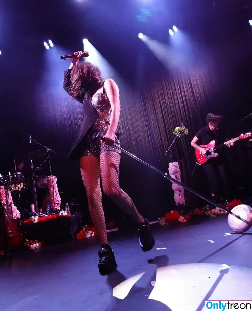 Lauren Mayberry nude photo #0293 (laurenevemayberry)