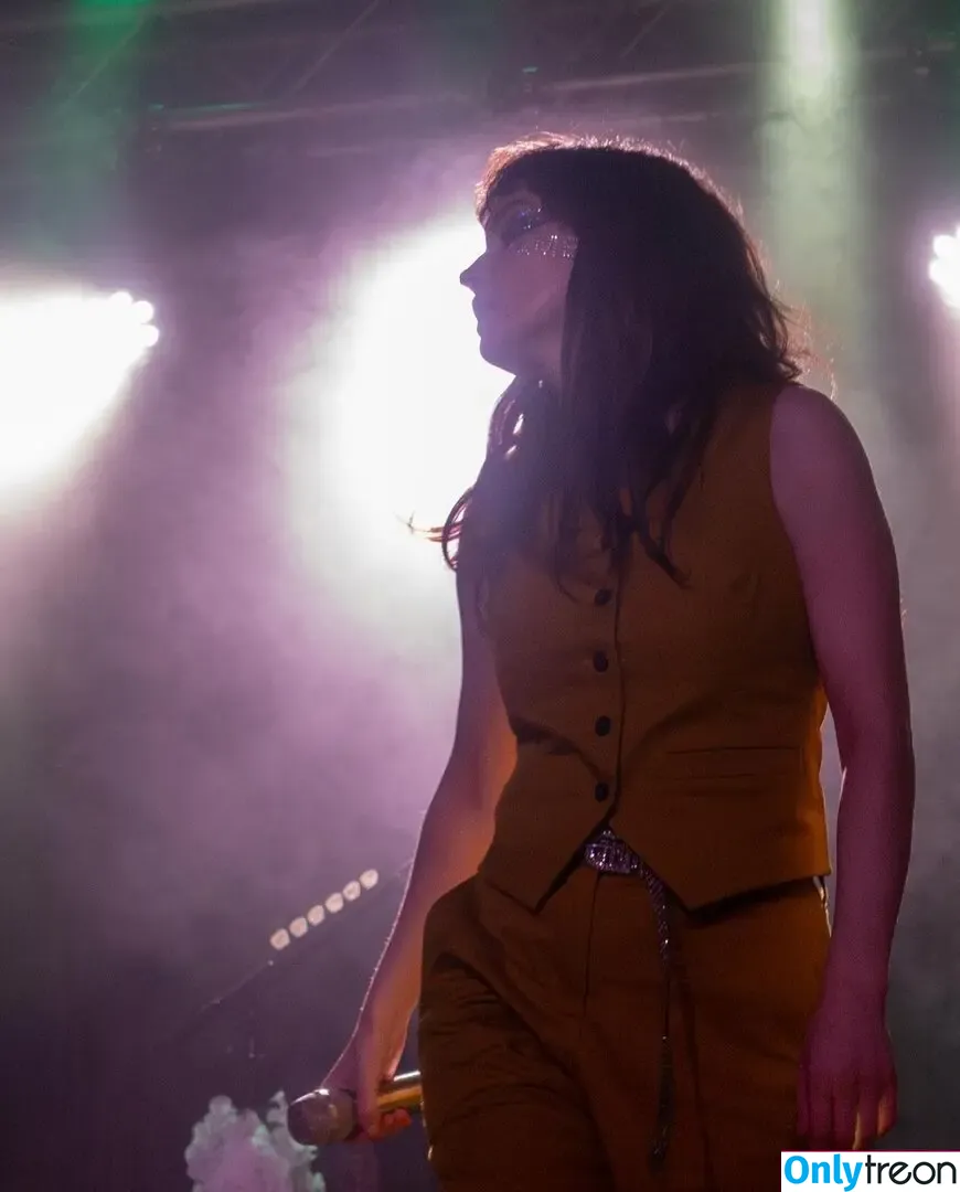 Lauren Mayberry nude photo #0304 (laurenevemayberry)