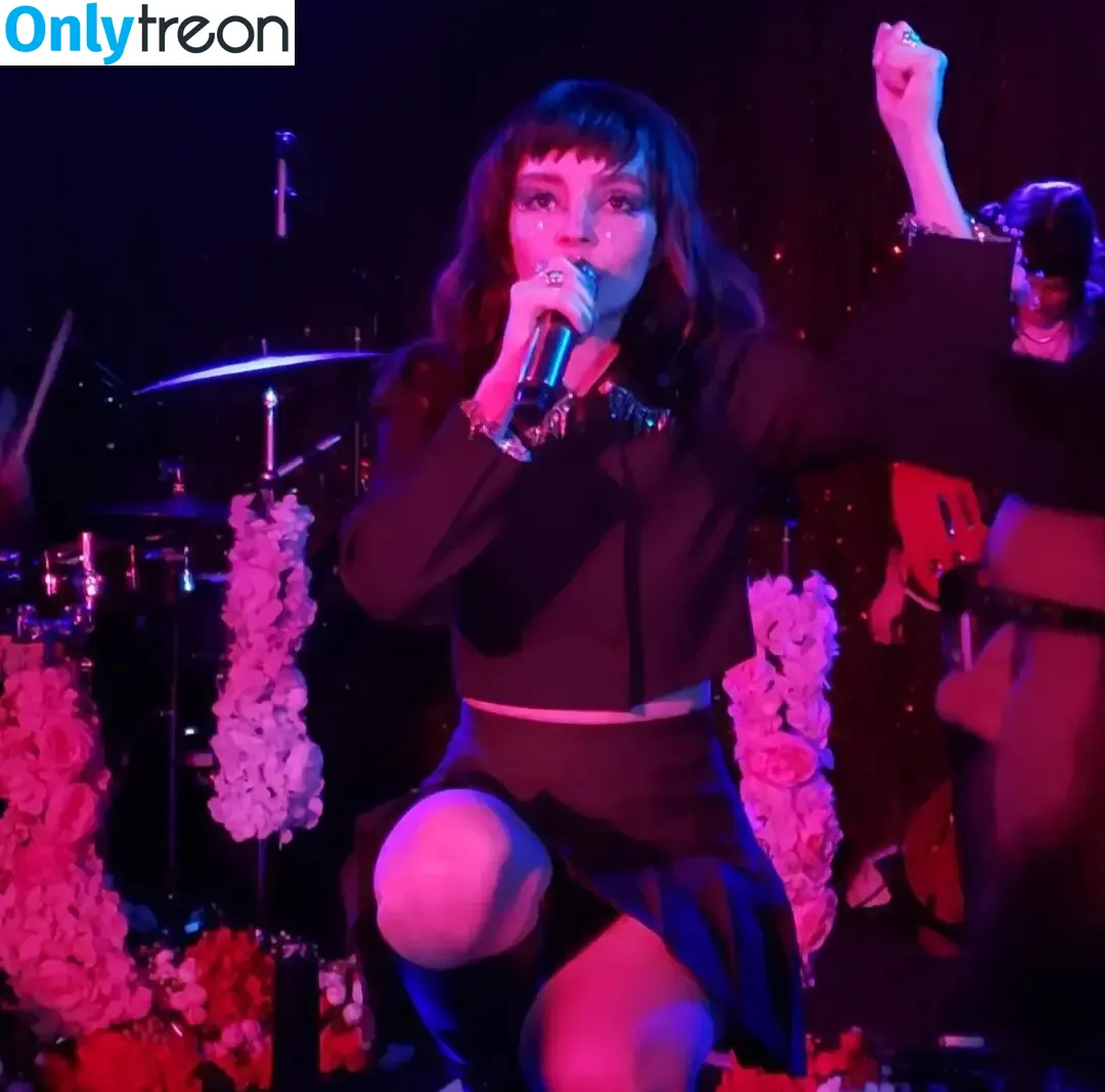 Lauren Mayberry nude photo #0329 (laurenevemayberry)