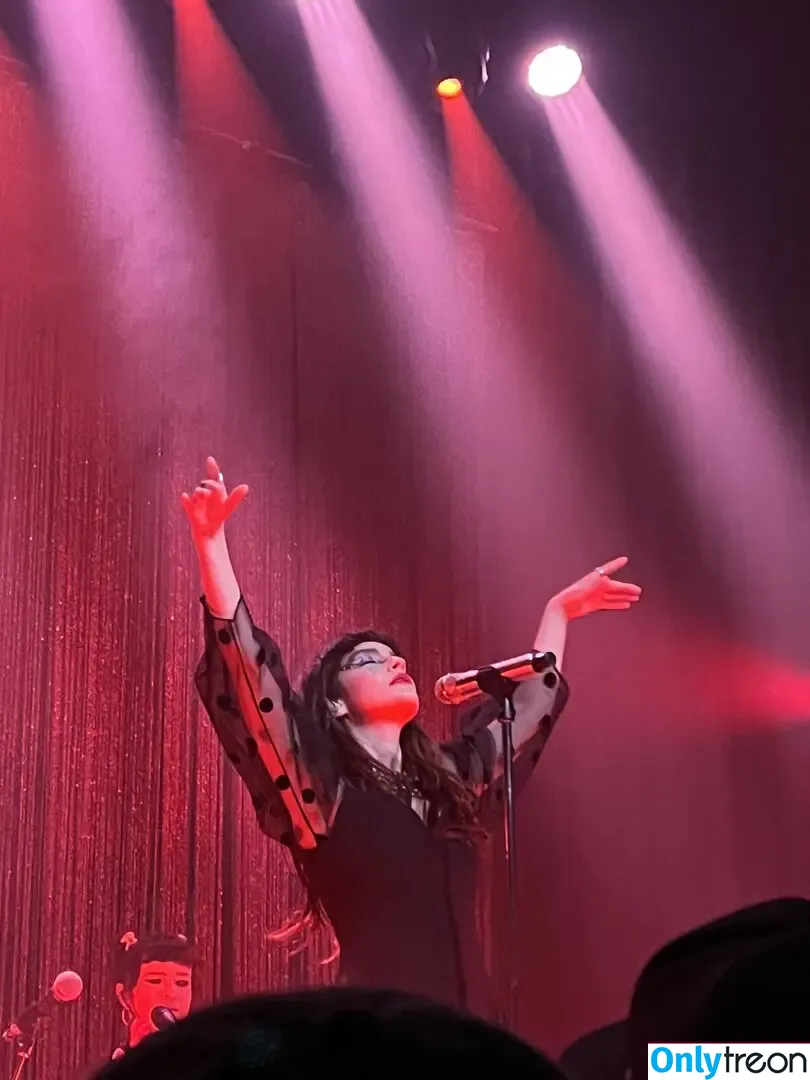 Lauren Mayberry nude photo #0343 (laurenevemayberry)
