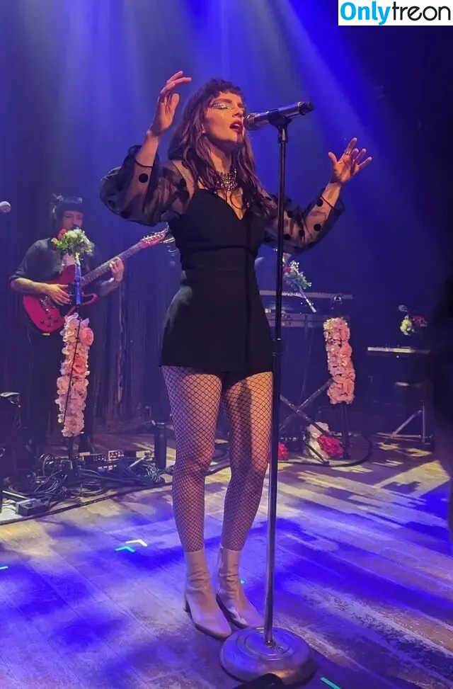 Lauren Mayberry nude photo #0352 (laurenevemayberry)
