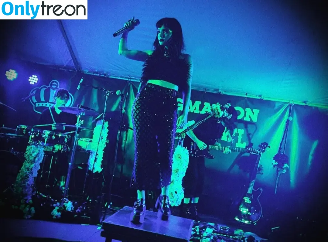 Lauren Mayberry nude photo #0367 (laurenevemayberry)
