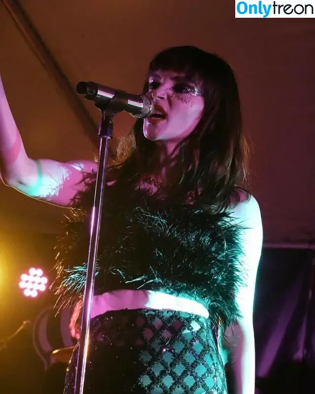Lauren Mayberry nude photo #0373 (laurenevemayberry)