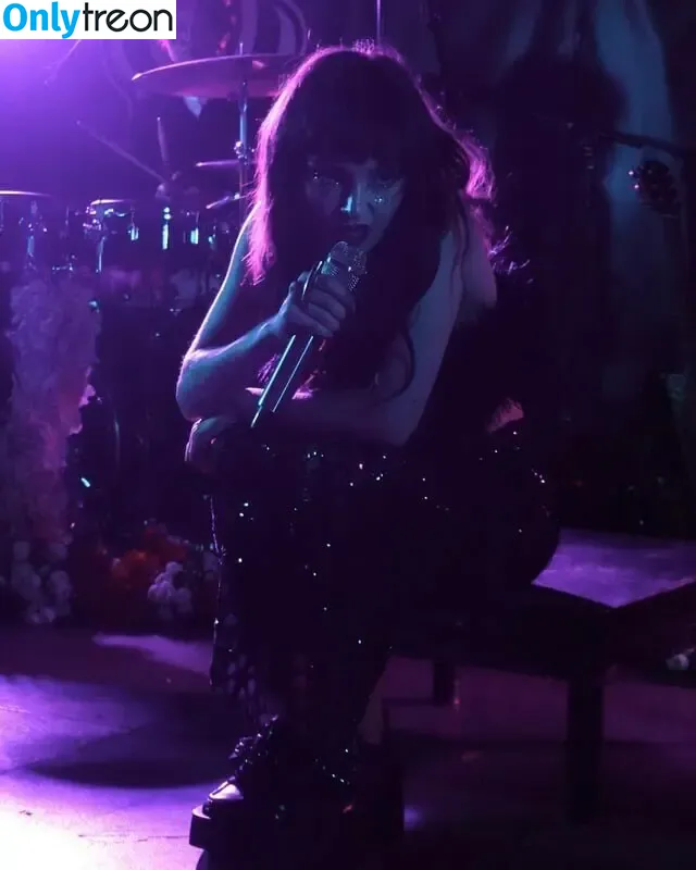 Lauren Mayberry nude photo #0380 (laurenevemayberry)