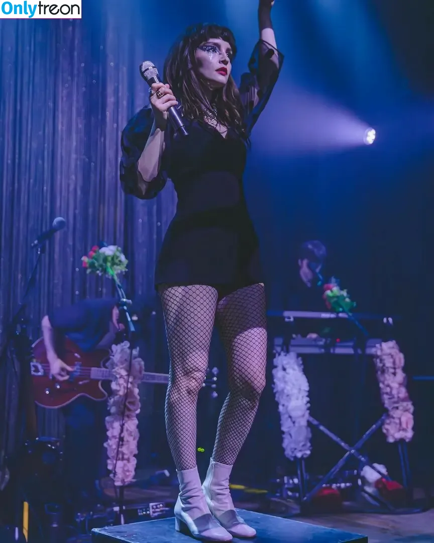 Lauren Mayberry nude photo #0398 (laurenevemayberry)