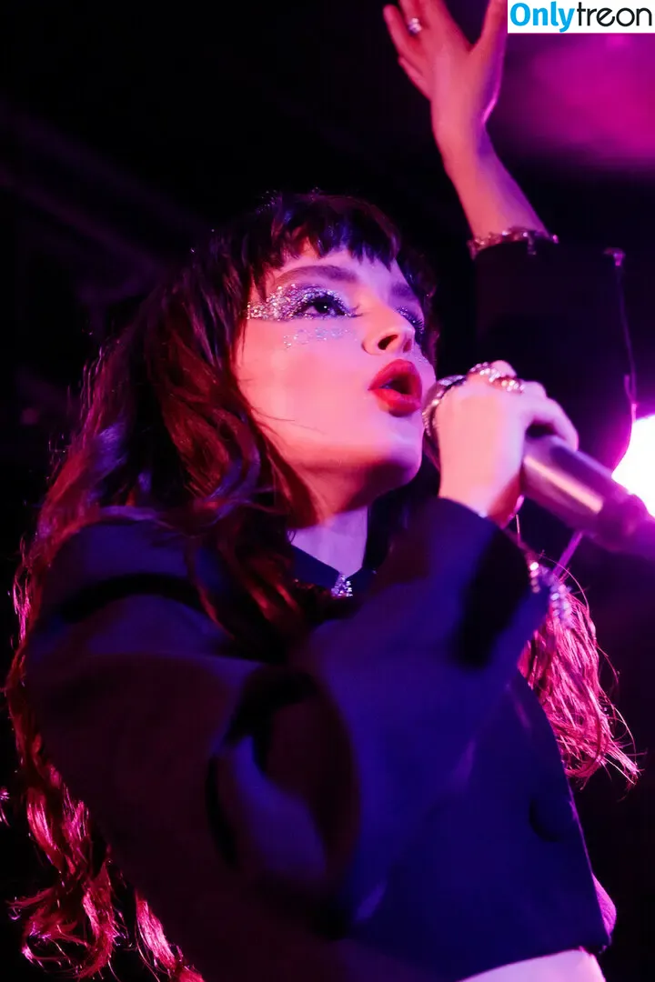Lauren Mayberry nude photo #0405 (laurenevemayberry)