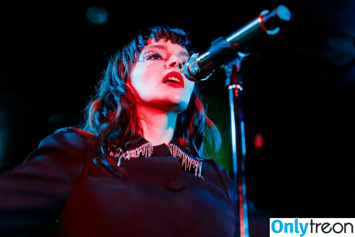 Lauren Mayberry nude photo #0409 (laurenevemayberry)