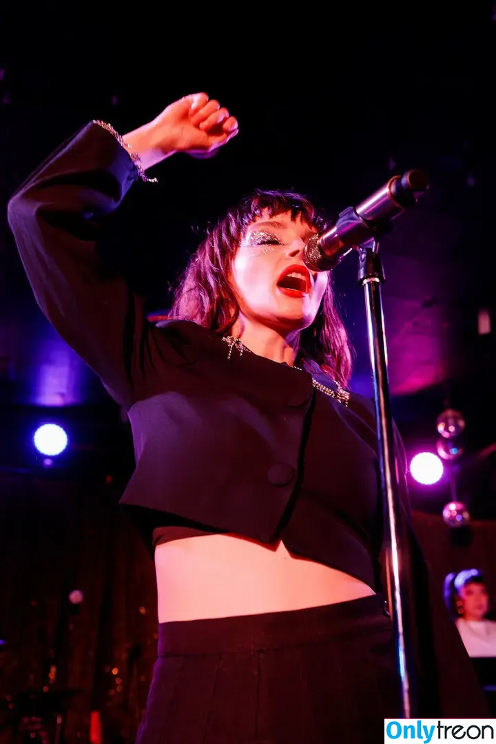 Lauren Mayberry nude photo #0410 (laurenevemayberry)