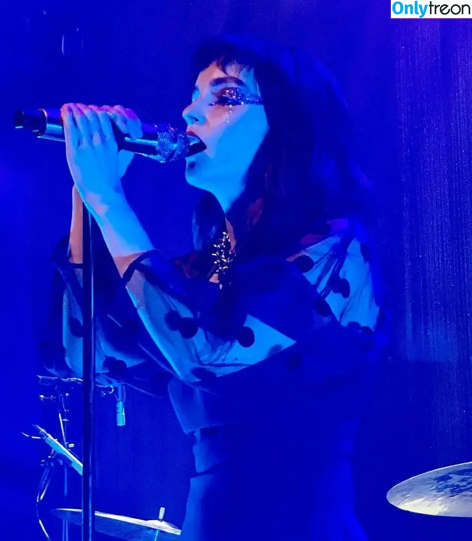 Lauren Mayberry nude photo #0414 (laurenevemayberry)