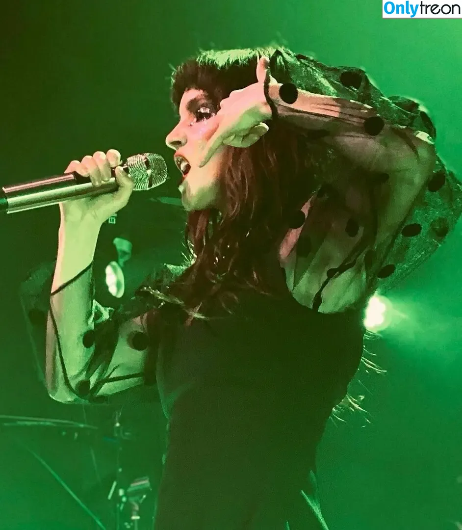 Lauren Mayberry nude photo #0418 (laurenevemayberry)