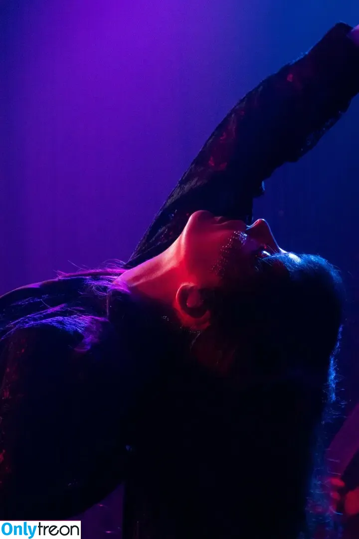 Lauren Mayberry nude photo #0437 (laurenevemayberry)