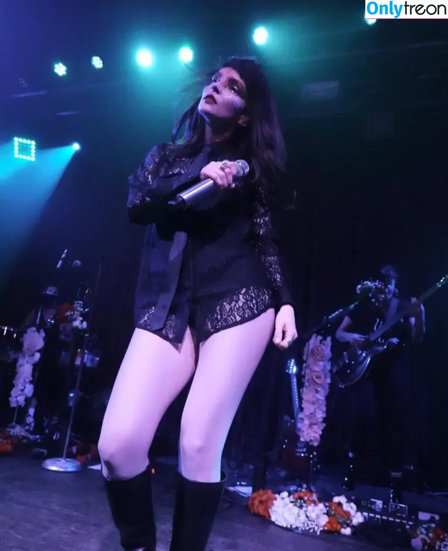 Lauren Mayberry nude photo #0473 (laurenevemayberry)