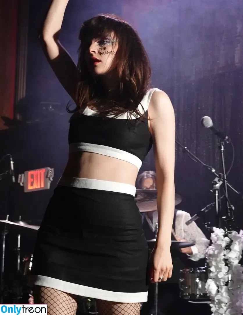 Lauren Mayberry nude photo #0483 (laurenevemayberry)