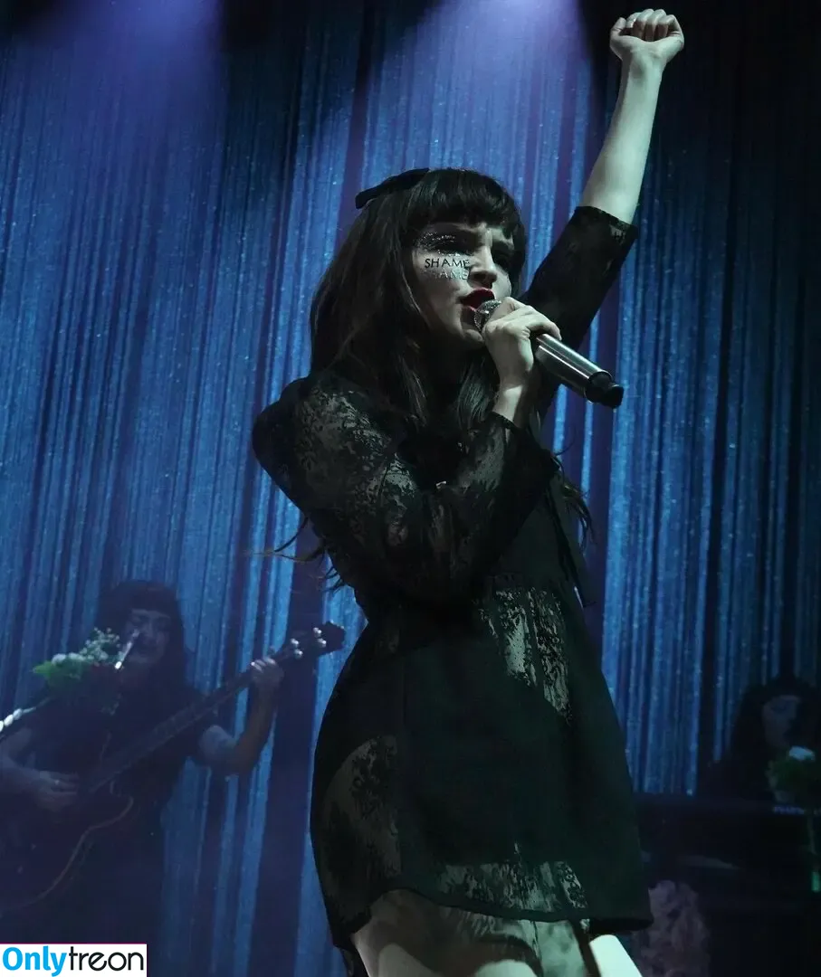 Lauren Mayberry nude photo #0503 (laurenevemayberry)
