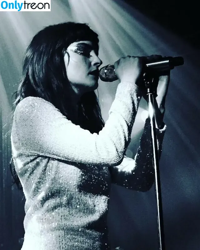 Lauren Mayberry nude photo #0521 (laurenevemayberry)