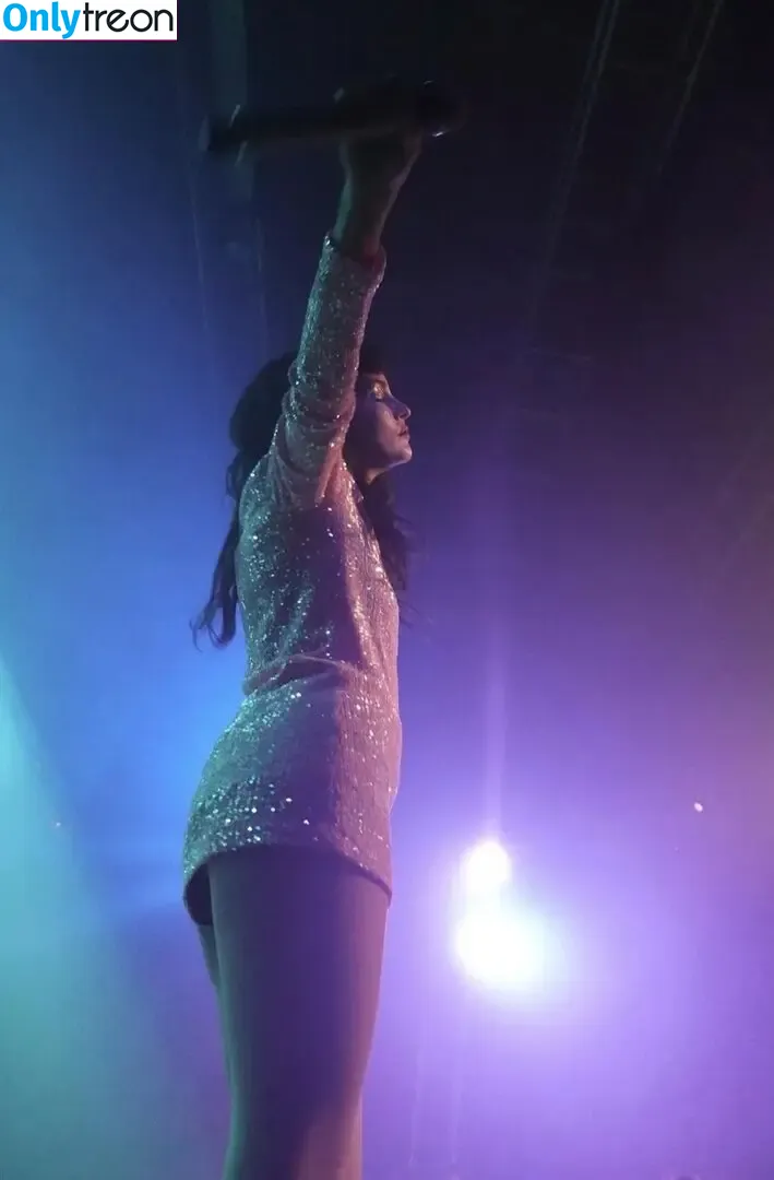 Lauren Mayberry nude photo #0524 (laurenevemayberry)