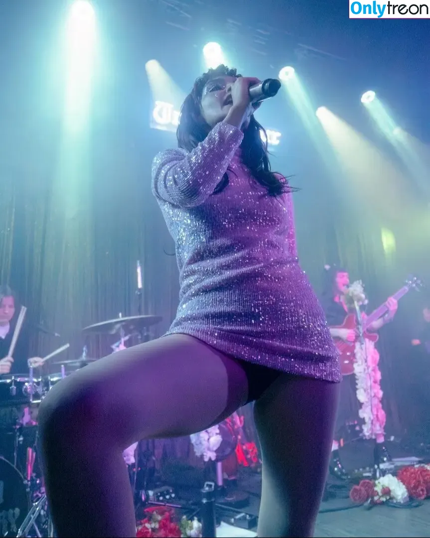 Lauren Mayberry nude photo #0528 (laurenevemayberry)