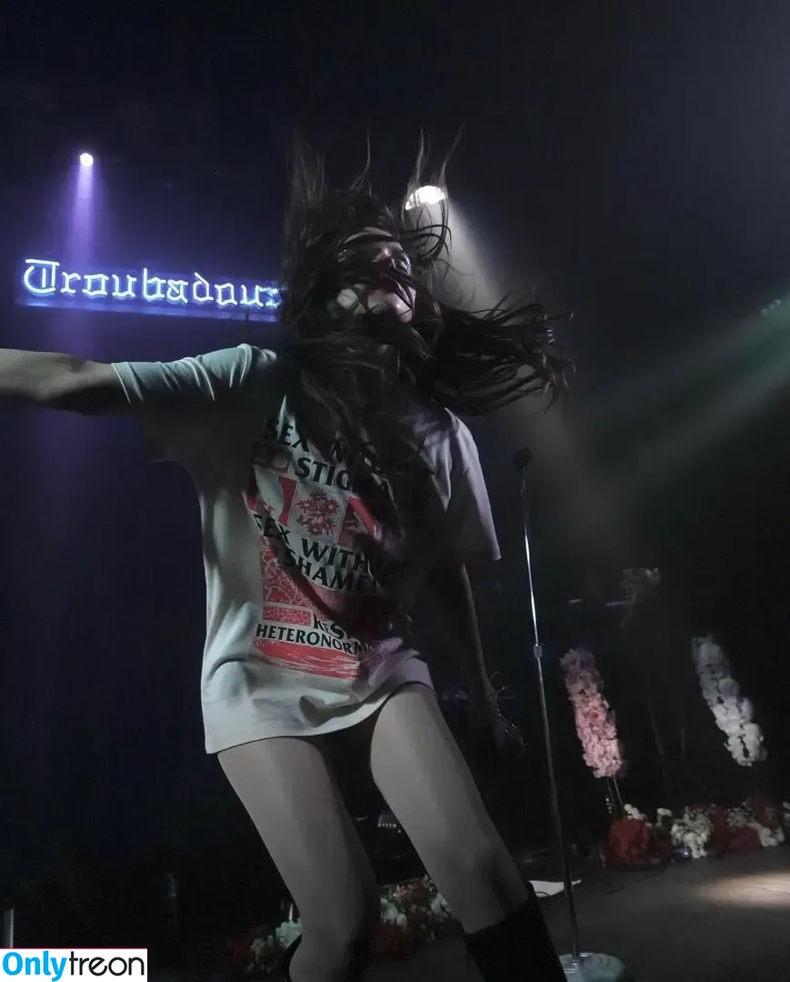 Lauren Mayberry nude photo #0540 (laurenevemayberry)
