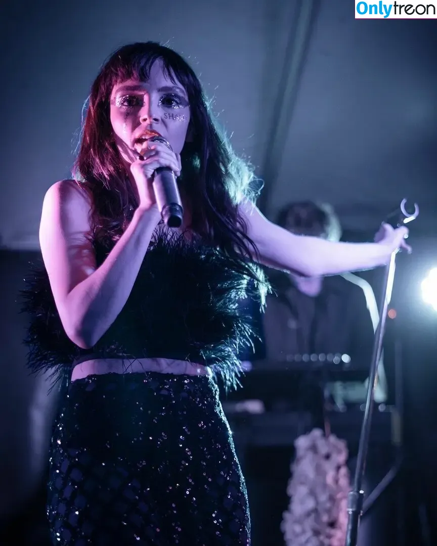 Lauren Mayberry nude photo #0552 (laurenevemayberry)