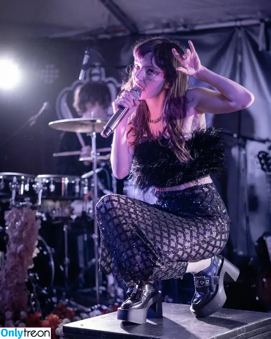 Lauren Mayberry nude photo #0556 (laurenevemayberry)