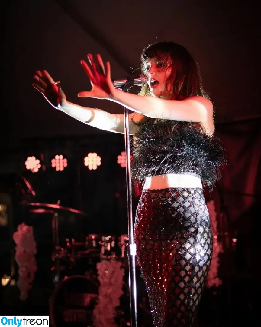 Lauren Mayberry nude photo #0559 (laurenevemayberry)