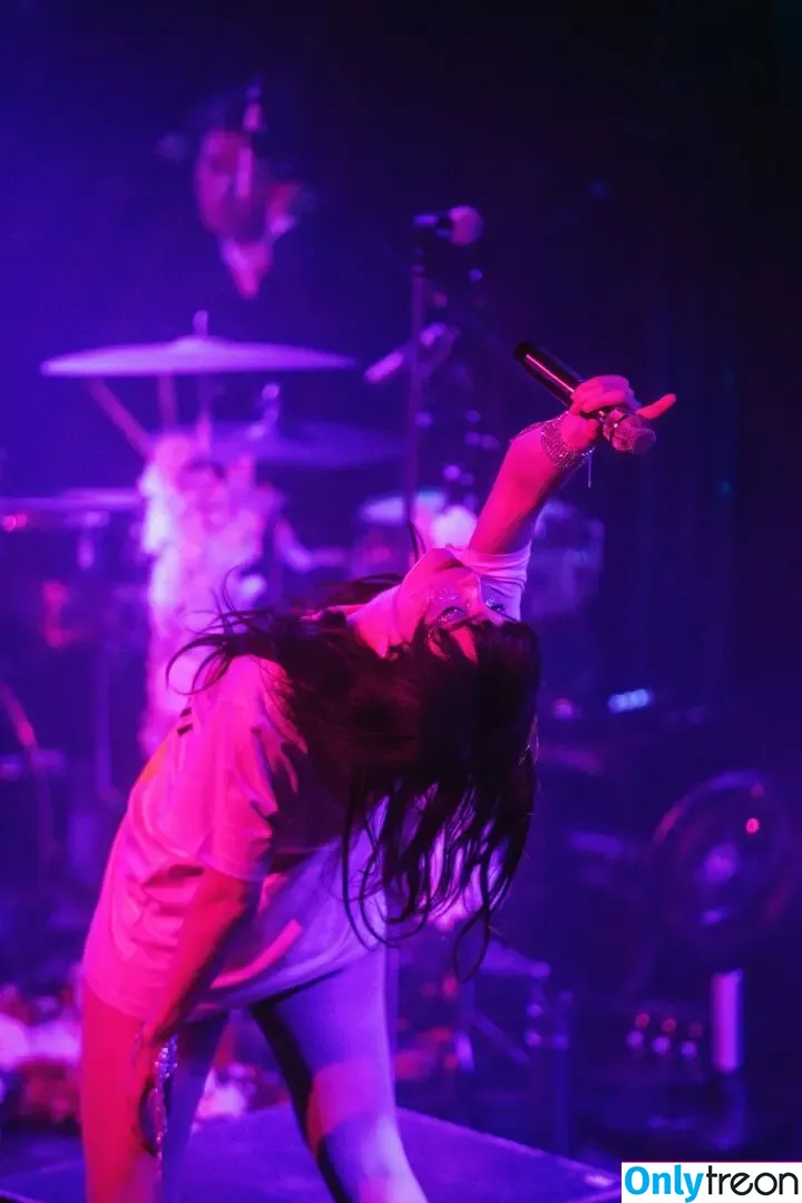 Lauren Mayberry nude photo #0562 (laurenevemayberry)