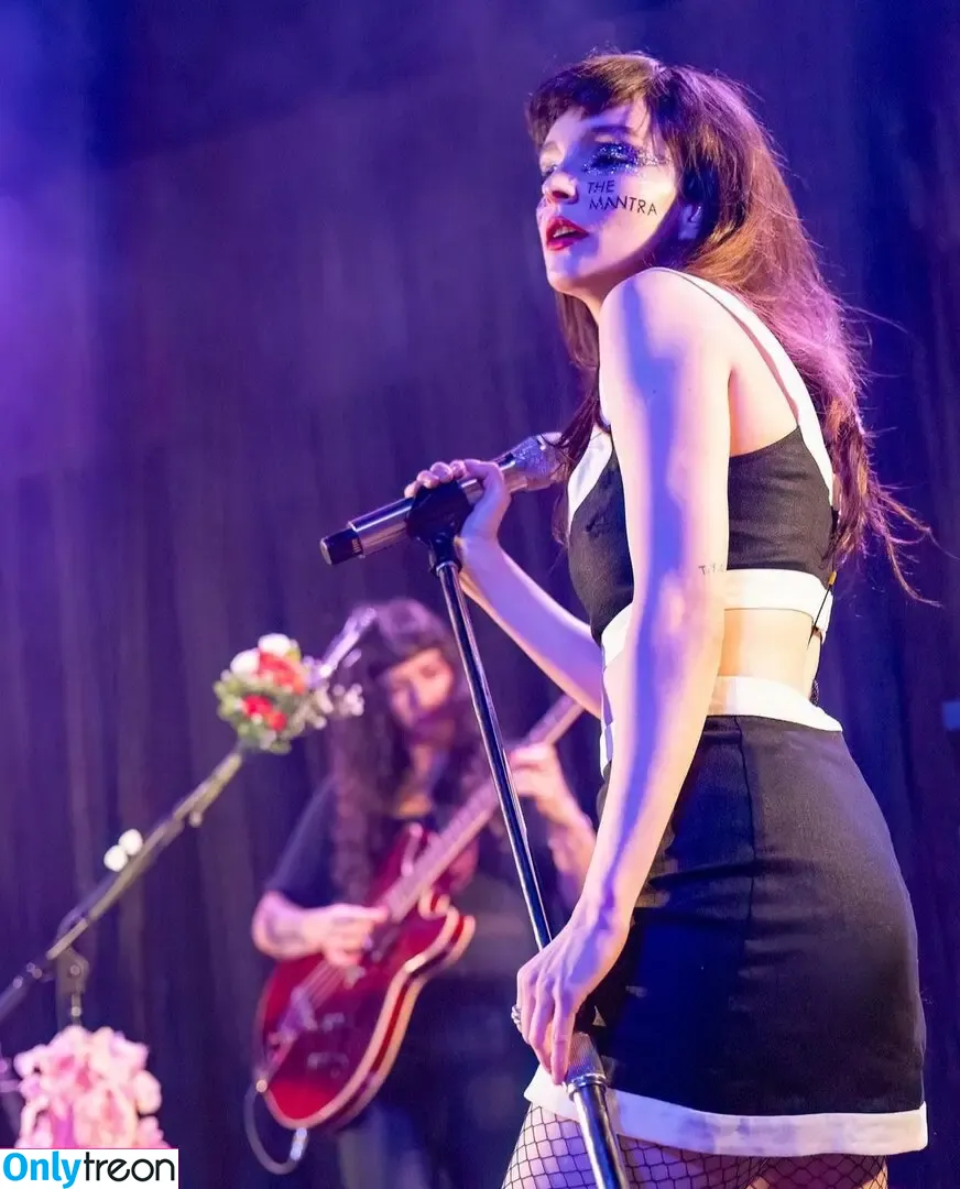 Lauren Mayberry nude photo #0567 (laurenevemayberry)