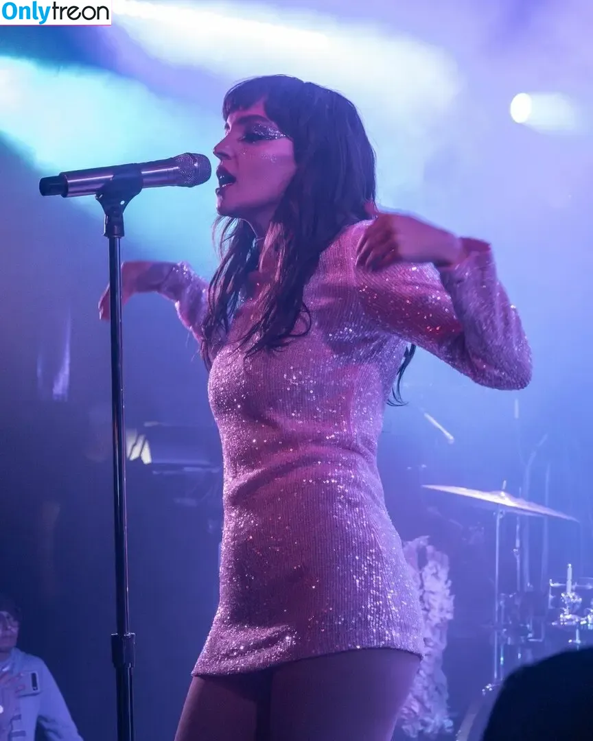 Lauren Mayberry nude photo #0572 (laurenevemayberry)