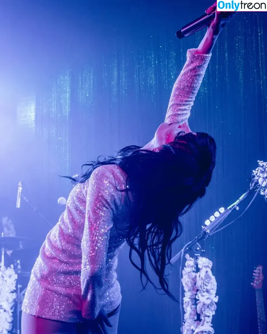 Lauren Mayberry nude photo #0575 (laurenevemayberry)