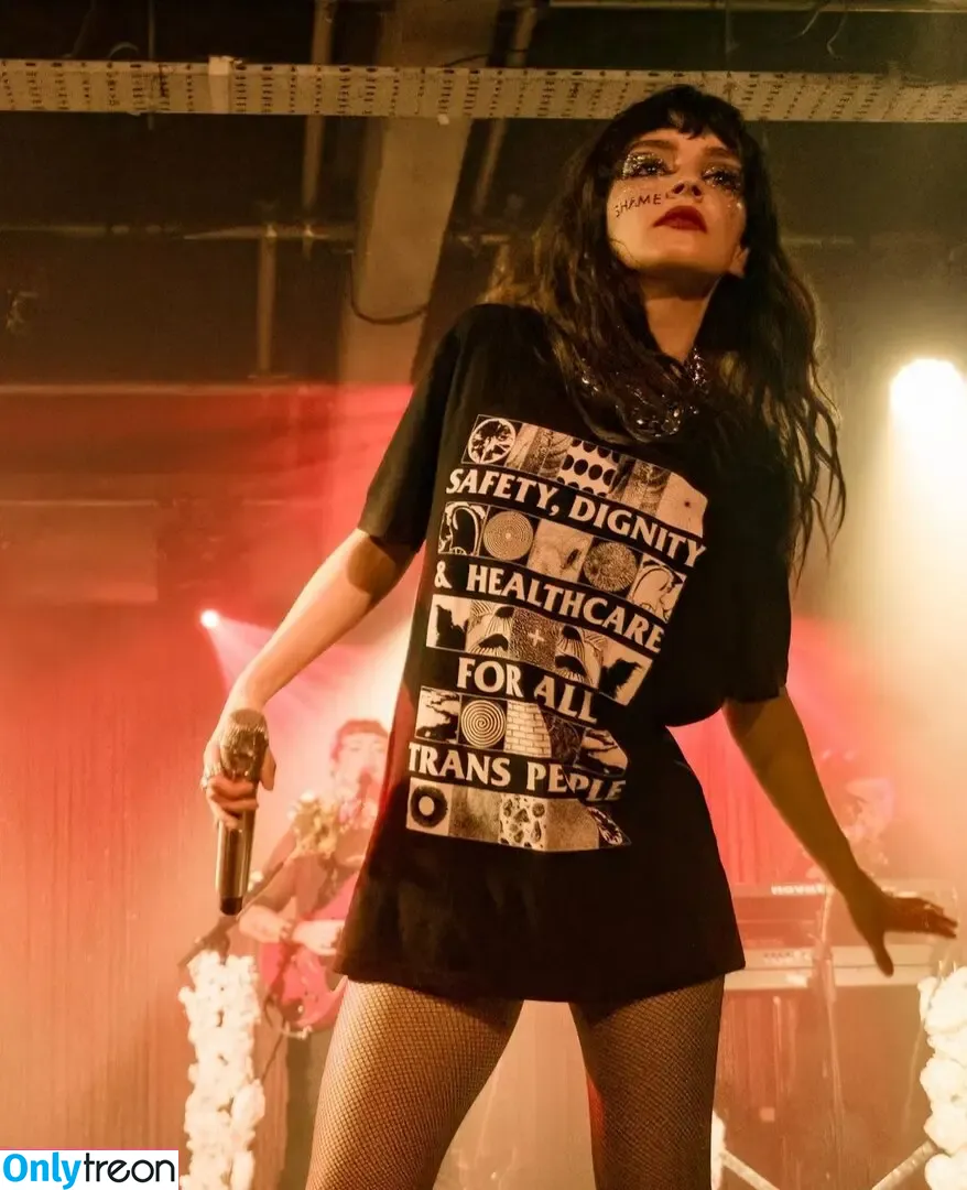 Lauren Mayberry nude photo #0589 (laurenevemayberry)