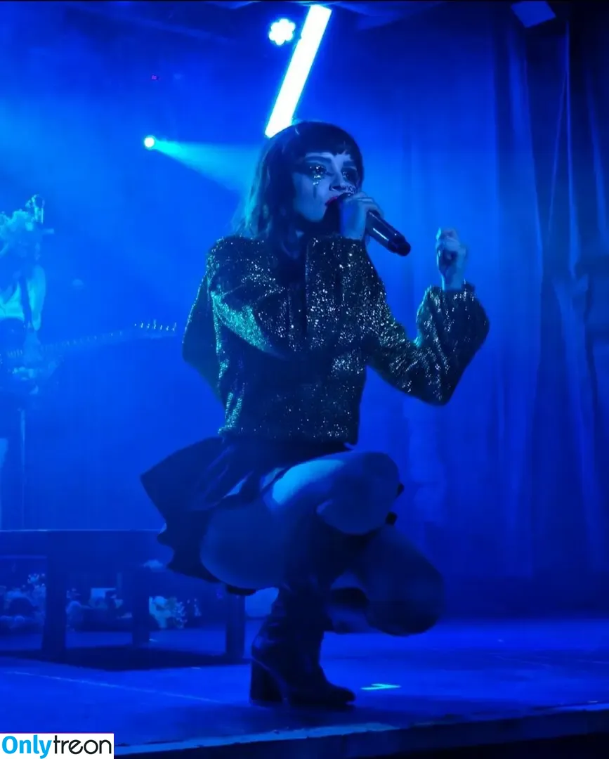 Lauren Mayberry nude photo #0593 (laurenevemayberry)