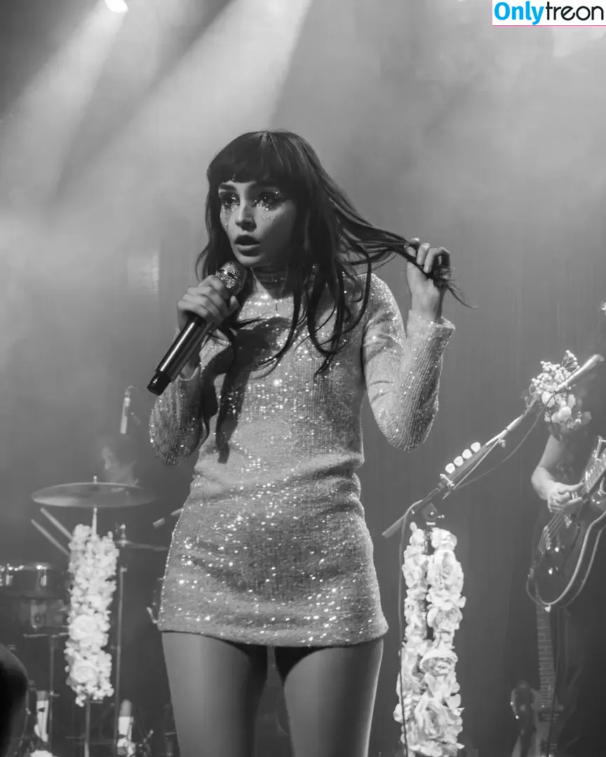 Lauren Mayberry nude photo #0606 (laurenevemayberry)