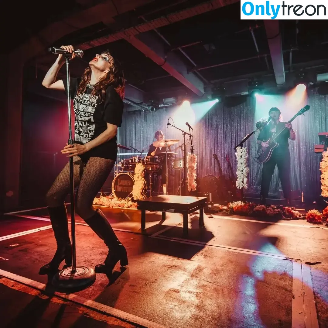 Lauren Mayberry nude photo #0621 (laurenevemayberry)