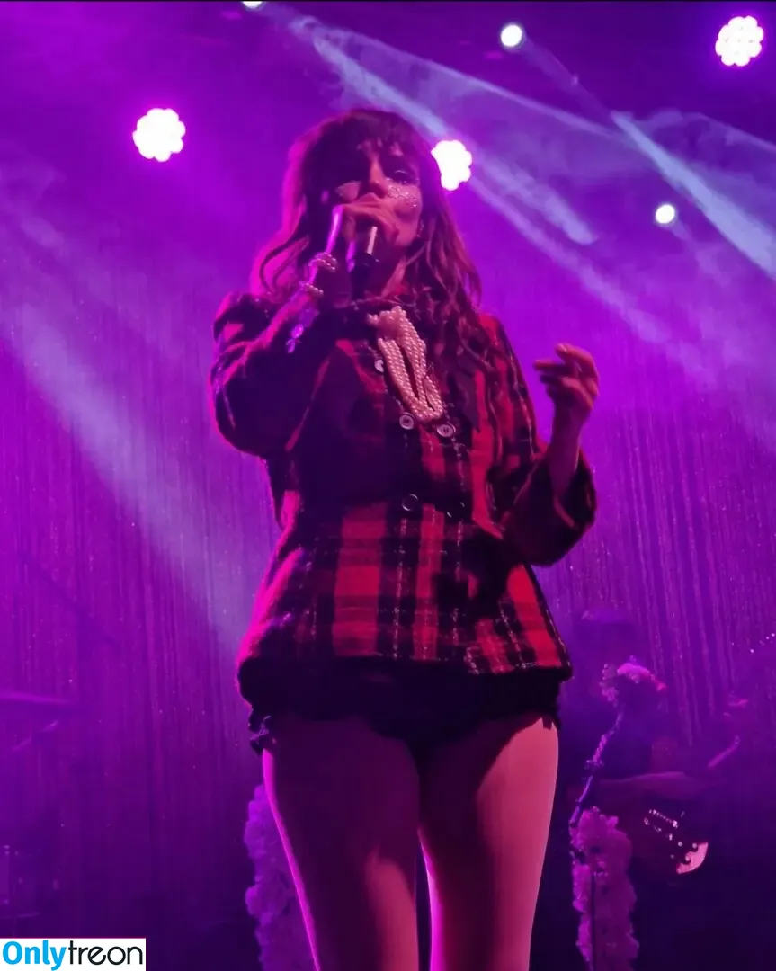 Lauren Mayberry nude photo #0636 (laurenevemayberry)