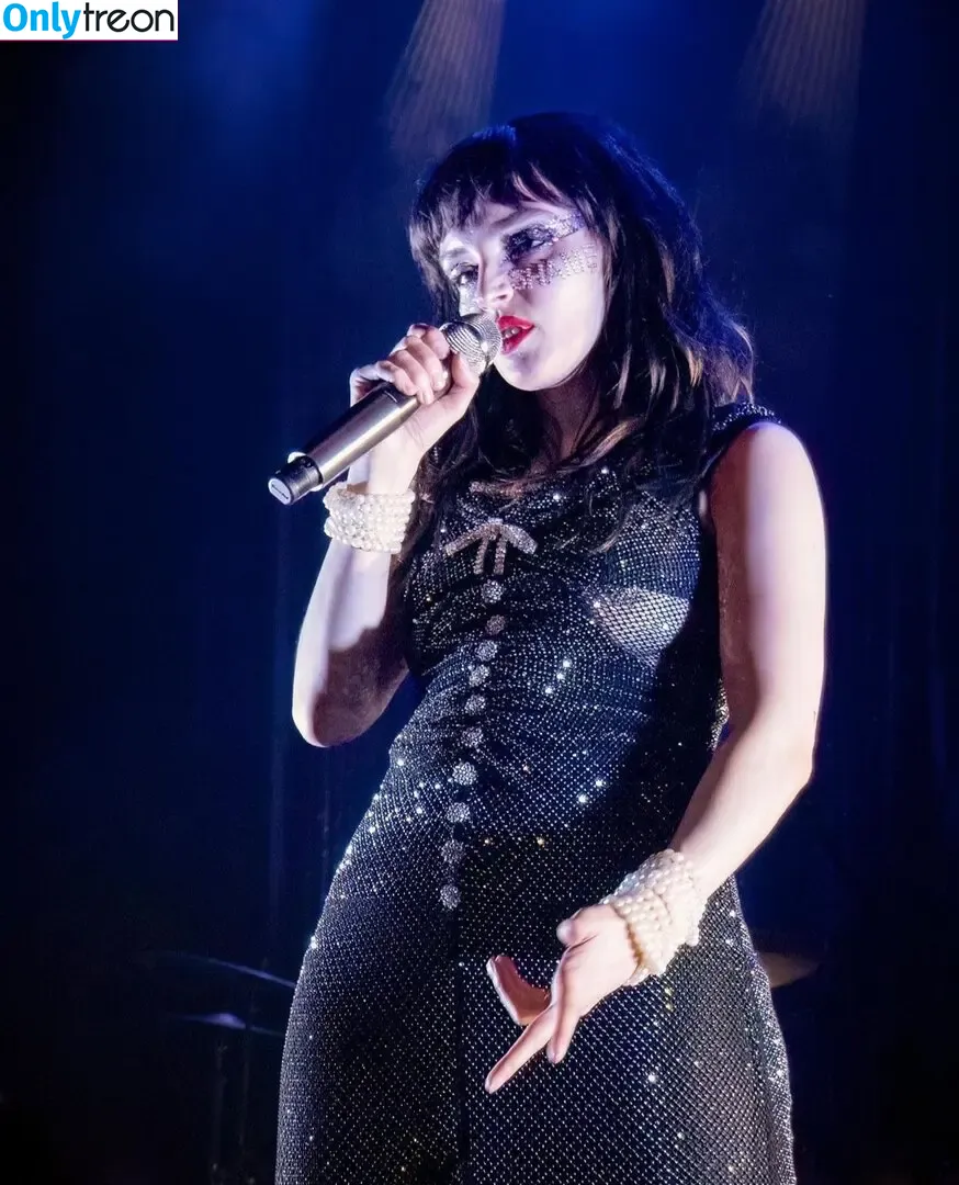 Lauren Mayberry nude photo #0651 (laurenevemayberry)