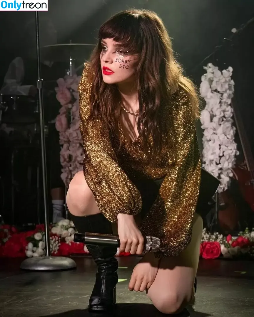 Lauren Mayberry nude photo #0661 (laurenevemayberry)