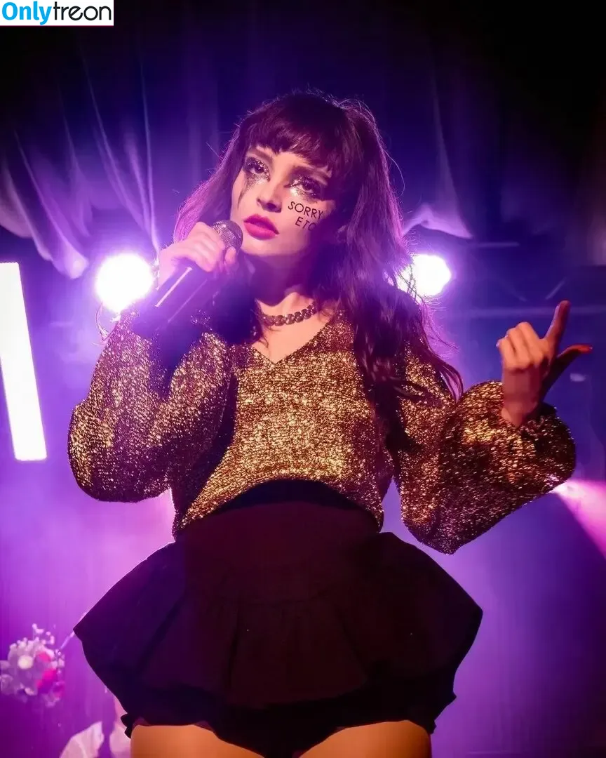 Lauren Mayberry nude photo #0662 (laurenevemayberry)