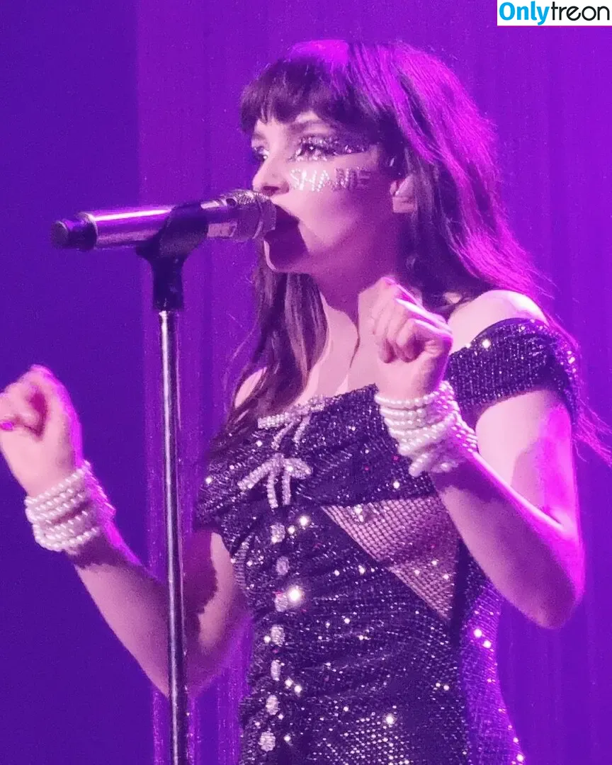 Lauren Mayberry nude photo #0675 (laurenevemayberry)